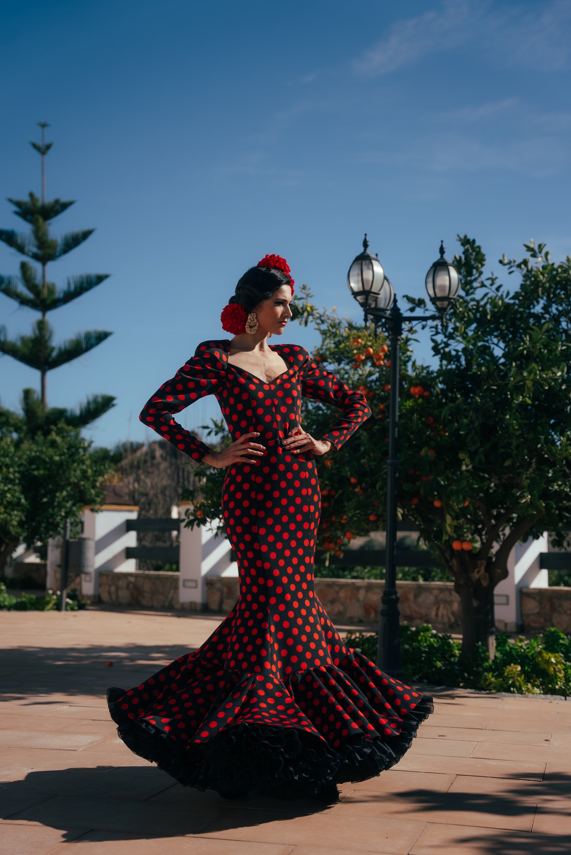 Traje Flamenca Azul Marino Flemish Lunar Suit Solera Model Manuela